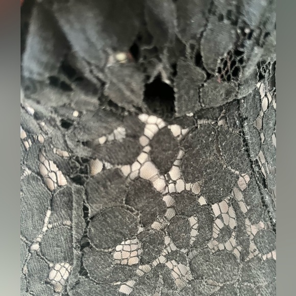 Kenneth Cole lace shift dress size 0 item 06-23 - Picture 7 of 11